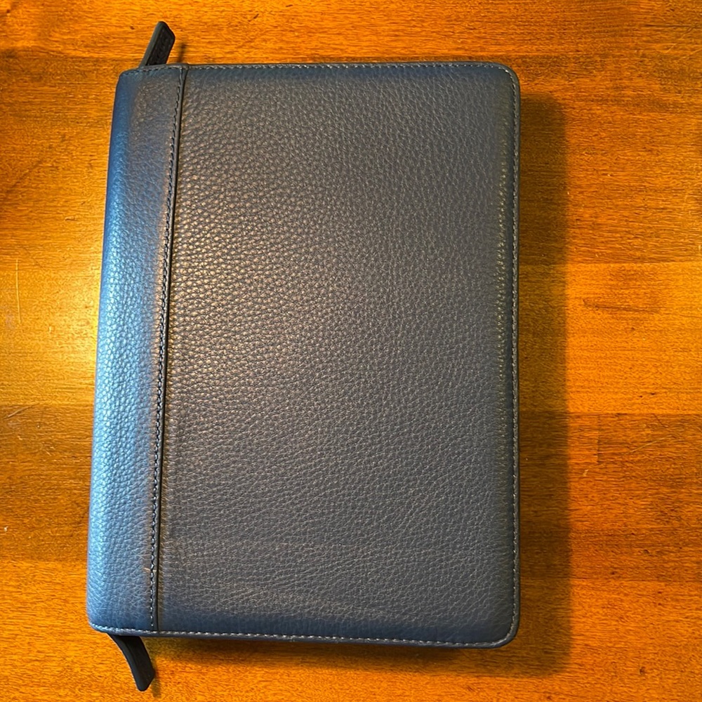 Levenger Zipper Circa Folio. Beautiful deep blue real leather. 7x9 No defects